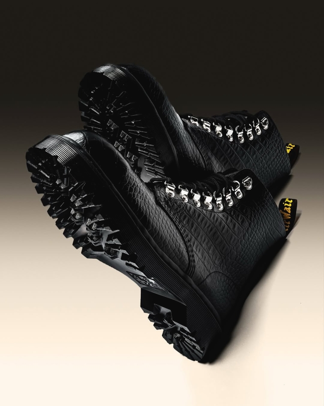 DR. MARTENS CROC EMBOSS ANALINE