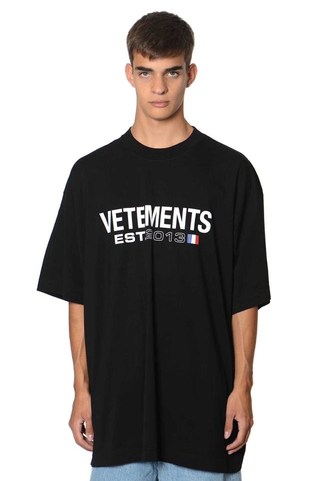 VETEMENTS Flag Logo T-shirt Black - Wrong Weather