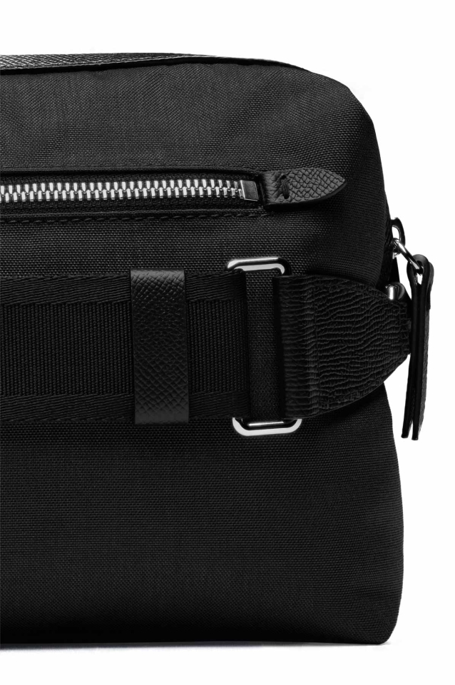 メゾンマルジェラ MEDIUM GLAM SLAM CAMERA BAG Maison Margiela Glam Slam Sport Camera Bag | Blue | FARFETCH