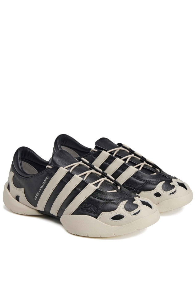 【ジェニー③】a+u 2003,2005,2007 Urban Street sneakers in suede with elastic band in - white