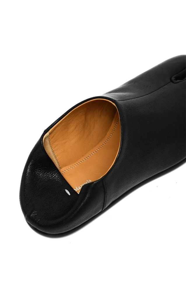 【MAISON MARGIELA】4ステッチ レザー モカシン MAISON MARGIELA グレインレザー モカシンシューズ ブラック